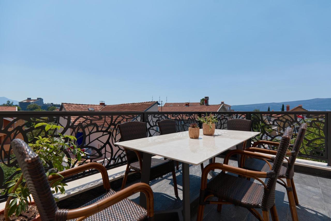Moderna Luxury Apartments With Heated Pool Τίβατ Εξωτερικό φωτογραφία