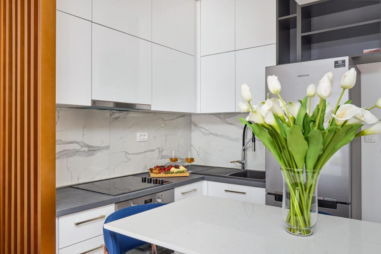 Moderna Luxury Apartments With Heated Pool Τίβατ Εξωτερικό φωτογραφία