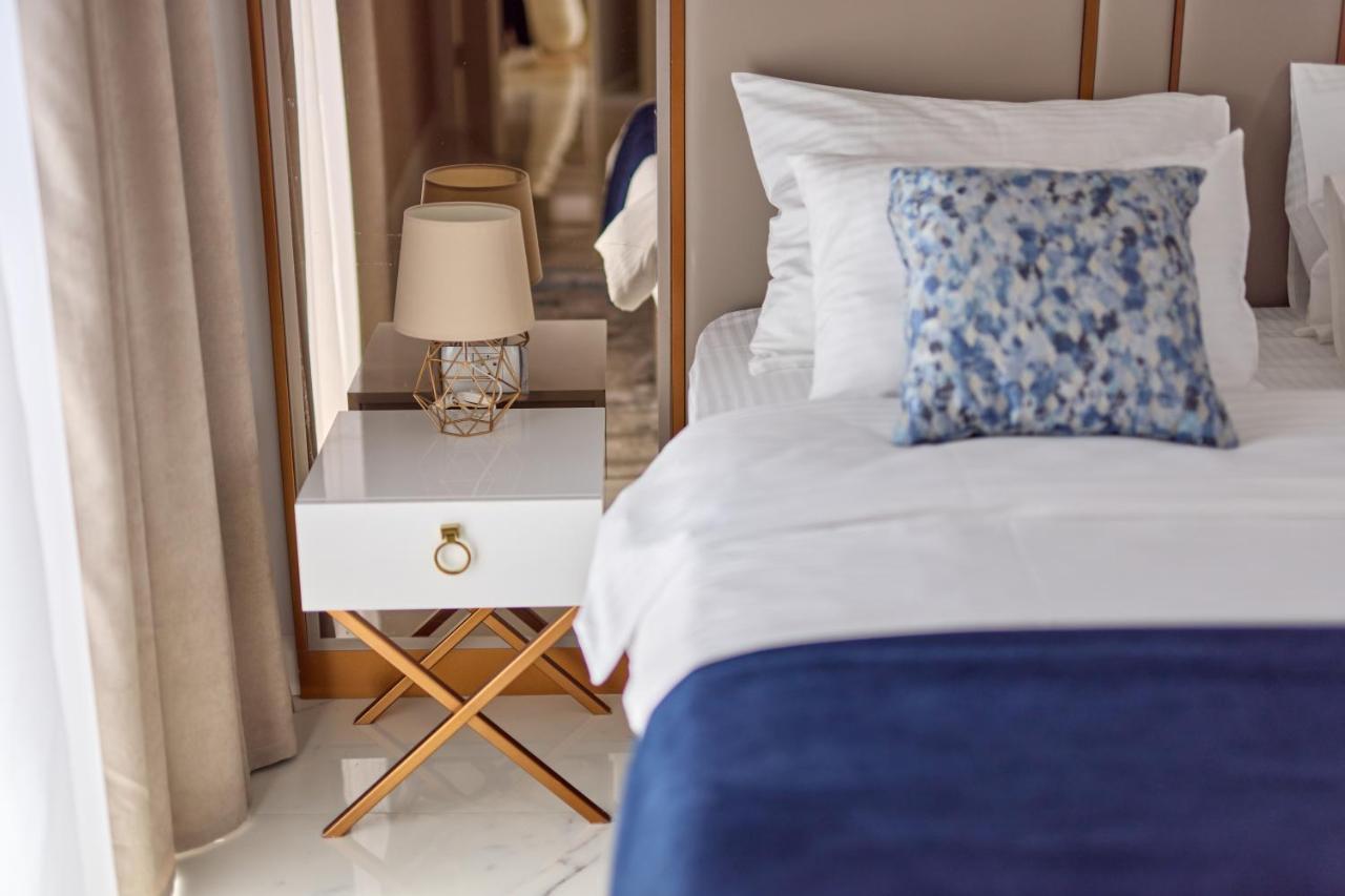 Moderna Luxury Apartments With Heated Pool Τίβατ Εξωτερικό φωτογραφία
